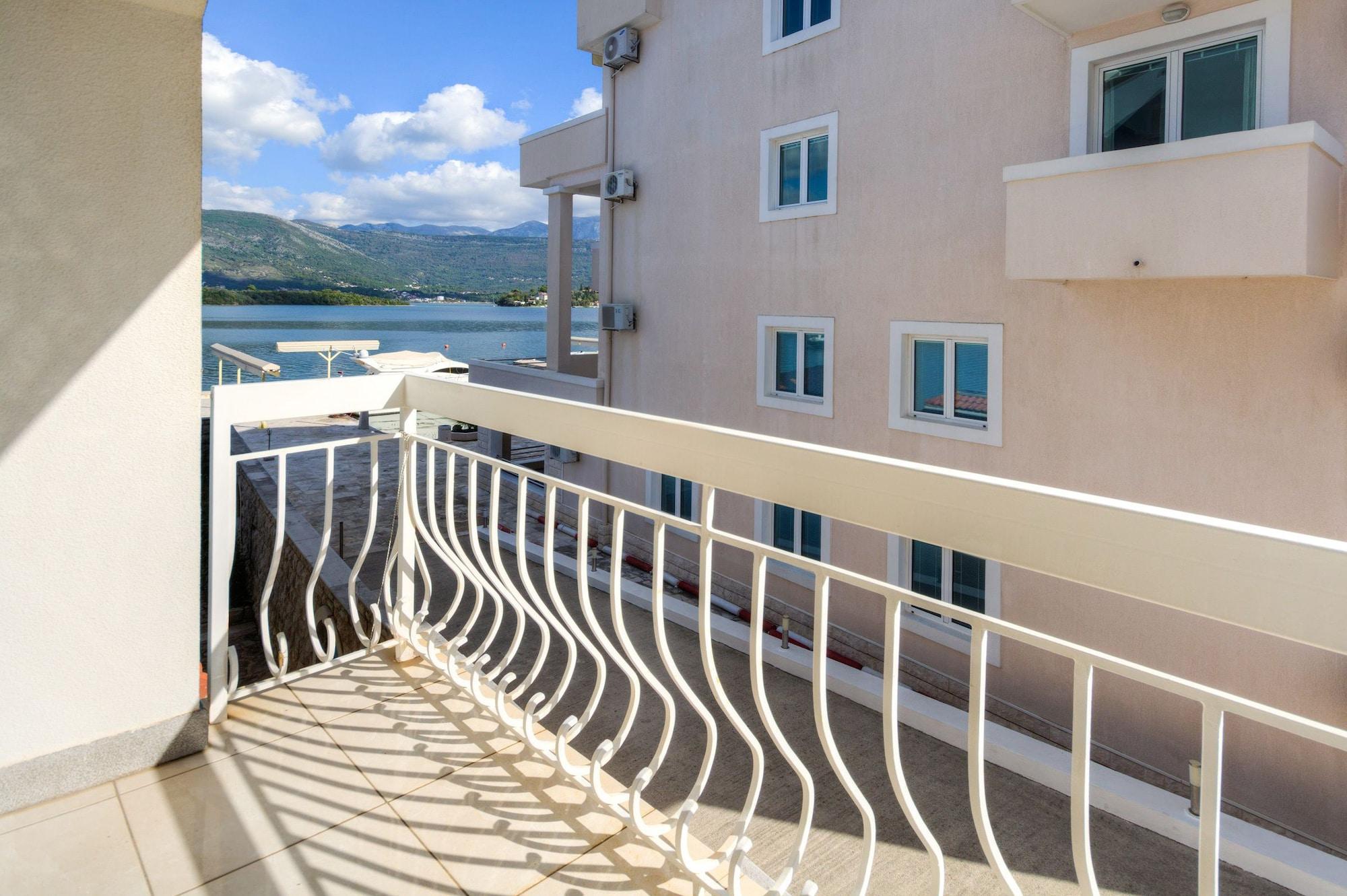 Apart-Hotel Villa Lav Nova Pec Exterior photo
